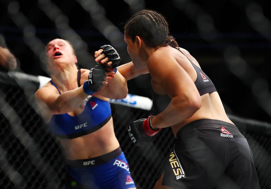 Amanda Nunes si  scatenata come una furia. Povera Ronda. Reuters